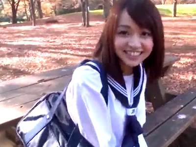「ヤッヴァぃ！逝きそぅ！」笑顔がキュートな制服JKが大人ちんぽで本気イキ