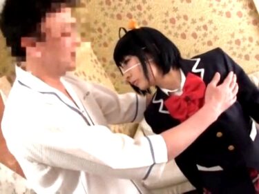 厨ニ病コスのロリ娘が変態オヤジのおち●ぽをご奉仕フェラ！